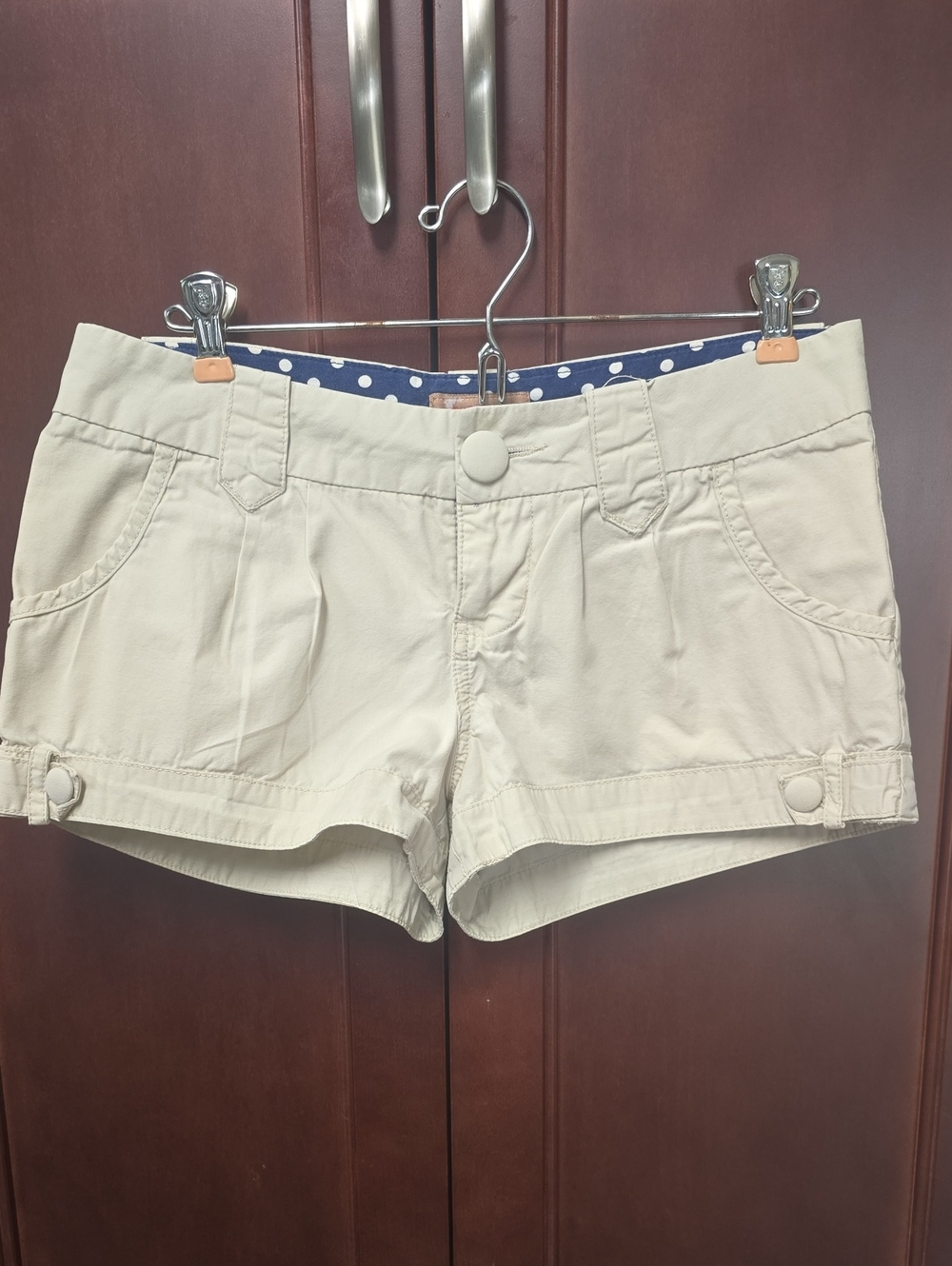 Vintage. No Boundaries Cream Shorts. Size 5